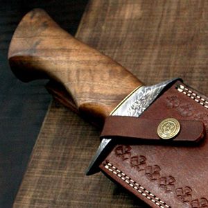 Couteau de chasse Bowie personnalisé en acier Damas fait main, fourreau en cuir et bois de rose, forgé, ultra-affûté, 58HRC, haute durabilité - Product Image 6