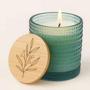 Pot à bougie en verre bleu océan avec texture perlée, motif feuille botanique gravé, couvercle en bois, pour chambre et sanctuaire - Product Image 1