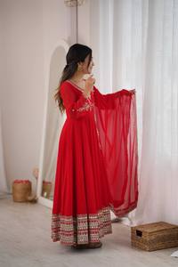 Robe de mariée traditionnelle indienne pakistanaise rouge pour femmes, robe Anarkali longue en polyester, broderie dorée, impression numérique - Product Image 5