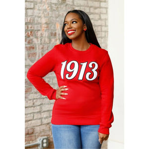 เสื้อสเวตเชิ้ตคอกลม 1913 Script Chenille สีดำ ผ้าฟลีซพรีเมียม เสื้อผ้าสำหรับชมรมนักศึกษากรีก DST Delta เสื้อลำลองสำหรับฤดูหนาว - Product Image 4