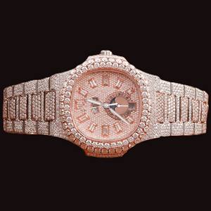 Reloj de Alta Calidad con Esfera Cuadrada y Características Clásicas, Dos Tonos, Totalmente Cubierto de Diamantes, Movimiento de Cuarzo, Diamante Moissanita, Estilo Hip Hop - Product Image 1