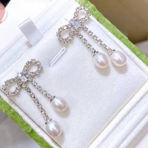 Pendientes Largos Populares con Perlas de Agua Dulce e Incrustaciones de Piedras Preciosas, Diseño en Forma de Lazo Inspirado en Gotas de Agua y Arroz - Product Image 2