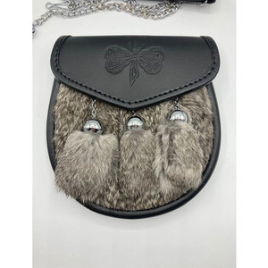 Pochette et sacs écossais haut de gamme en cuir noir à motif trèfle, avec 3 pompons et chaînes – Meilleures ventes - Product Image 2