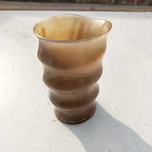 Gobelet en corne de bœuf sculpté à la main, design haut de gamme et qualité supérieure, à prix avantageux - Product Image 3
