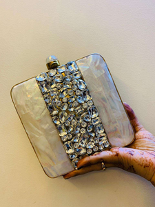 Résine noire et pierres multicolores utilisées dans les sacs à main et les pochettes pour femmes, usage quotidien, taille personnalisable, fabrication artisanale par MULTI CRAFT - Product Image 4