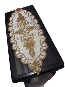Camino de Mesa Clásico Bordado con Flores y Ribete Dorado para Decoración del Hogar - Product Image 3