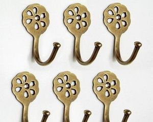 Ensemble de 3 crochets muraux en laiton vintage, design sculpté orné, patères à un seul niveau pour porte ou fixation murale - Product Image 2