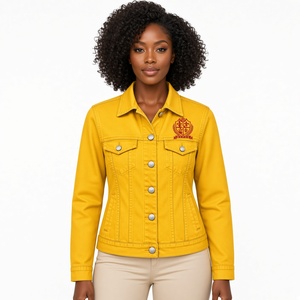 Chaqueta vaquera clásica roja para mujer PDK con emblema bordado de hermandad, construcción de mezclilla a medida, bolsillos con solapa en el pecho y botones. - Product Image 1