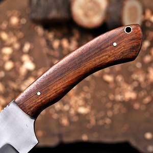 Cuchillo Bowie Hecho a Mano con Mango de Palisandro y Funda de Cuero, Hoja de Acero al Carbono de Espiga Completa, Cuchillo Táctico Personalizado OEM para Caza y Camping - Product Image 5
