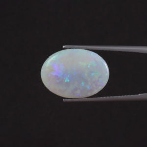 โอปอลสีขาวธรรมชาติแบบขายส่ง น้ำหนัก 6.02 กะรัต รูปทรงวงรี ขนาด 18.5x13.5 มม. ได้รับการรับรองจาก IGI ขัดเงาด้วยมือ ลงแว็กซ์/น้ำมัน แบบเบา - Product Image 1