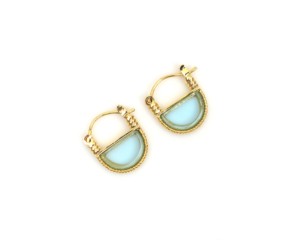 Pendientes de aro con múltiples gemas, latón con baño de oro, forma de D, para mujeres y unisex, para cualquier ocasión. - Product Image 6