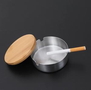 Cendrier de luxe rond en aluminium texturé, design sculpté à nervures, robuste, moderne, pour table, accessoire de fumeur pour la maison - Product Image 4