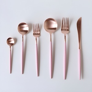 Ensemble de couverts classiques de luxe en acier inoxydable rose doré, design moderne, finition miroir, durable, logo personnalisé, pour la maison - Product Image 1