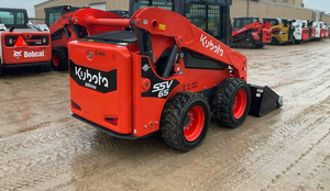 Chargeuse compacte sur pneus Kubota SSV65 d'occasion avec godet pour la construction, l'agriculture et la manutention de matériaux - Product Image 5