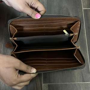 Portefeuille Western en Cuir de Vachette Véritable Fait Main par un Designer pour Femmes, Longue Pochette à Fermeture Éclair Florale avec Emplacements pour Cartes et Poche à Monnaie - Product Image 6