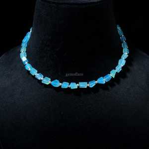 สร้อยคอประดับลูกปัดหินแคลเซโดนีสีน้ำเงินทรงเหลี่ยมเจียระไน งานแฮนด์เมด เครื่องประดับอัญมณีแคลเซโดนี สร้อยคอหินประจำเดือนมิถุนายน ดีไซน์หรูหรา จำหน่ายส่ง - Product Image 1