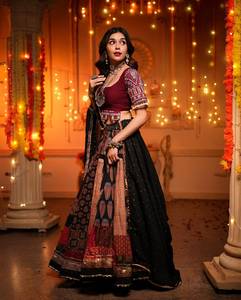 Ensemble Lehenga de mariage traditionnel long pour femme, en coton imprimé avec broderie miroir, rouge et noir, robe ethnique indienne pour adultes, idéal pour les fêtes - Product Image 2