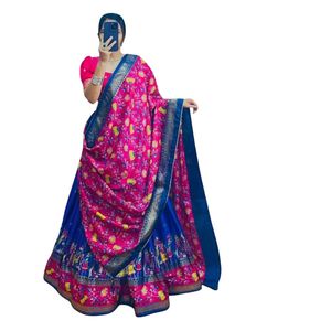 Lehenga Choli Rose à Motifs Floraux avec Dupatta Ornée de Feuilles Métallisées, Coupe Ample, Tenue de Mariage Formelle pour Femme - Product Image 1