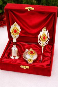 Caja de Sindoor de Diseño Bohemio de Origen Indio Plateado, Barra Tilak y Campana Pooja, Paquete de Regalo para Diwali - Product Image 2