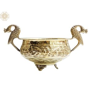 Hecho a mano 9 pulgadas diseño de pavo real latón Urli hecho en India artículo único de decoración para el hogar - Product Image 1