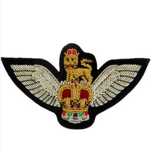 Le Pakistan a fait une forte exigence client Logo de marque coudre sur des badges de broderie de forme faits à la main - Product Image 1