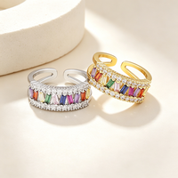 Cincin Tunangan Kristal Zirkonia Gaya Barat Harga Pabrik QIKU, Desainer Mewah Ringan, Dapat Disesuaikan untuk Wanita