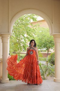 Vestido Kutchi con patchwork, especial para Navratri, listo para usar, de georgette sintética, con vuelo completo, diseño elegante con estampado de lujo. - Product Image 6