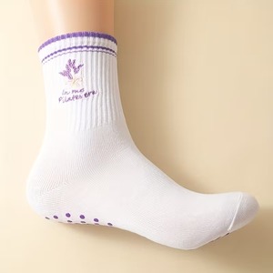 Calcetines antideslizantes para mujer, con puntos morados y bordados, hasta el tobillo, mezcla de algodón, agarre antideslizante para uso diario en Yoga - Product Image 4
