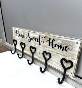 Porte-manteau mural simple en fer avec 5 crochets, design tendance en bois blanc vieilli en forme de cœur et slogan de bienvenue, pour entrée et rangement - Product Image 6