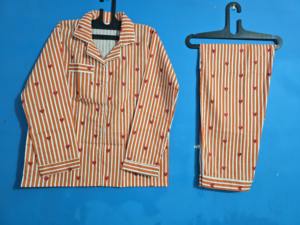 Ensemble de pyjama pour femmes, ensemble de pyjama en coton orange, imprimé cœur mignon, chemise à manches longues boutonnée avec pantalon long pour la Saint-Valentin - Product Image 2