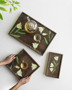 ถาดไม้สี่เหลี่ยมลายดอกไม้เพ้นท์มือ ถาดเสิร์ฟไม้มะม่วงพรีเมียม งานแฮนด์เมด ตกแต่งสวยงาม ราคาพิเศษสำหรับการสั่งซื้อจำนวนมาก - Product Image 6
