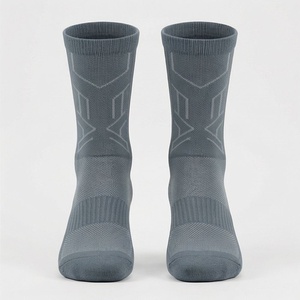 Chaussettes pour hommes à motif géométrique, tricotées, respirantes, en spandex et polyester, style sport d'été, coupe classique - Product Image 1