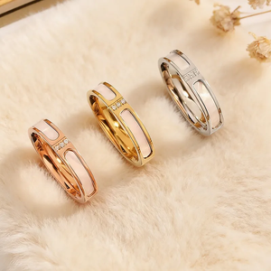 Bague minimaliste géométrique en acier inoxydable avec incrustation en or véritable 18 carats, revêtement PVD, bijoux de mode durables pour femmes - Product Image 2