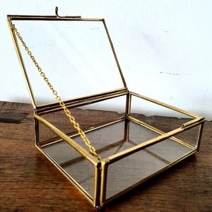Boîte à accessoires contemporaine en métal et verre, élégant organisateur de bijoux, conteneur de présentation transparent, étui de rangement décoratif pour souvenirs - Product Image 5