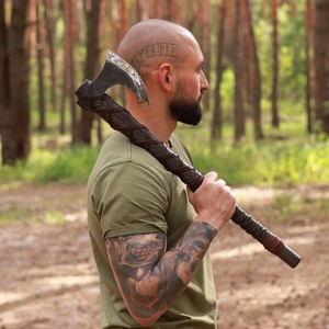 Hacha Vikinga Tomahawk, Cabeza de Acero Forjado, Mango de Madera, Herramienta de Supervivencia de Grado Industrial de Lujo, Diseño Celta Decorado - Product Image 4