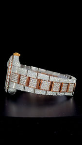 นาฬิกา Iced Out VVS Moissanite หน้าปัดมุกขาว ตัวบอกชั่วโมงประดับเพชร ตัวเรือนโรสโกลด์ทูโทน ฝังเพชรเต็มเรือน ผลิตในสวิสเซอร์แลนด์ นาฬิกาหรูสำหรับผู้ชาย - Product Image 6