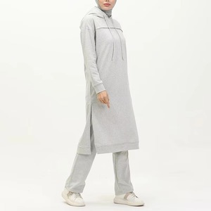 Ensemble de sport modeste personnalisé pour femmes avec fermeture éclair et poches, ensemble de gym musulman à séchage rapide, tenue de sport musulmane pour femmes - Product Image 3