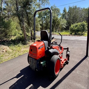 เครื่องตัดหญ้าแบบ Zero-Turn ยี่ห้อ Kubota รุ่น ZD1211 เครื่องยนต์ดีเซล พร้อมมอเตอร์ปั๊มเกียร์และเครื่องยนต์ - รับประกัน 12 เดือน สำหรับใช้ในบ้าน - Product Image 4