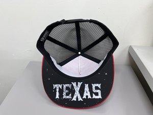 ผลิตในโรงงานเวียดนาม หมวกแก๊ปแบบ 5 ชิ้นส่วน โครงสร้างแข็งแรง ระบายอากาศได้ดี พร้อมแผ่นยางแบบกำหนดเอง เหมาะสำหรับแฟชั่นประจำวัน - Product Image 5