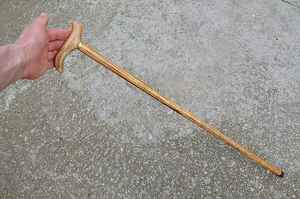 Bastón de Madera Hecho a Mano con Grabado Personalizado, Regalo o Ayuda para la Movilidad para Hombres y Mujeres - Product Image 3