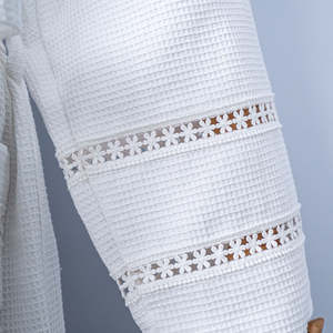 Albornoz de mujer Nesta Sports de alta calidad, 100% algodón, color blanco gofrado, personalizado, súper suave, transpirable, estilo kimono, ropa de dormir gofrada. - Product Image 3