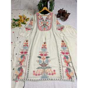 Ensemble de costumes de soirée pour femmes de créateur avec une belle Dupatta - Product Image 6