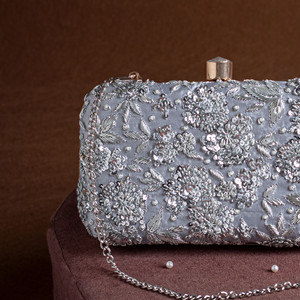 Pochettes de créateur en soie Zardozi, ornées de perles demi-lune, pour mariage, soirée, mode décontractée, style classique indien doux - Product Image 2