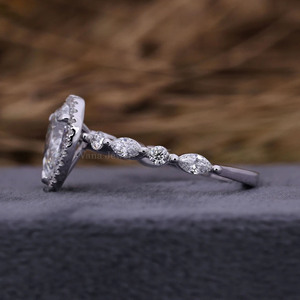 แหวนหมั้นเพชรฮาโลเจนที่ผ่านการรับรองจาก IGI ลูกแพร์และมาร์คีส์ทรงกลมตัดด้านข้างเป็นฟองสีทองล้วนสไตล์ทันสมัย-ไอเดียของขวัญ - Product Image 3