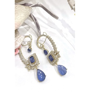 Boucles d'oreilles pendantes en moissanite plaquées or, de qualité supérieure, tendance, pour femmes, collection pour occasions spéciales - Product Image 1