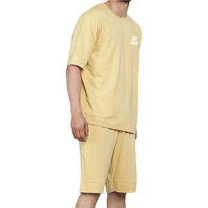 บริการ OEM ชุดเสื้อยืดและกางเกงขาสั้นผ้าแคนวาสระบายอากาศสำหรับฤดูร้อนสำหรับผู้ชาย ผ้าฝ้าย 100% - Product Image 4