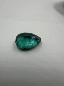 Émeraude naturelle zambienne de 4,70 carats, taille poire, pierre précieuse verte intense, taille bague - Product Image 4