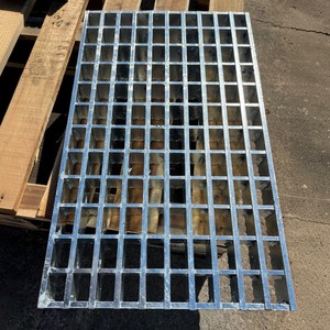 Grille en acier galvanisé robuste pour usage industriel, anti-corrosion - Product Image 3