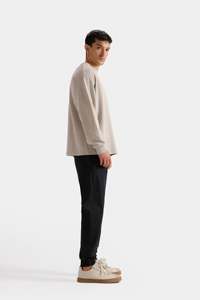เสื้อสเวตเชิ้ตผู้ชายสไตล์มินิมอล – ดีไซน์เรียบสำหรับการพิมพ์ลายตามสั่ง - Product Image 2