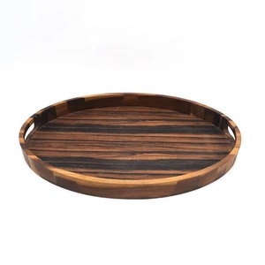 Plateau décoratif rond en bois avec rayures horizontales, design rustique, emballage individuel - Product Image 4